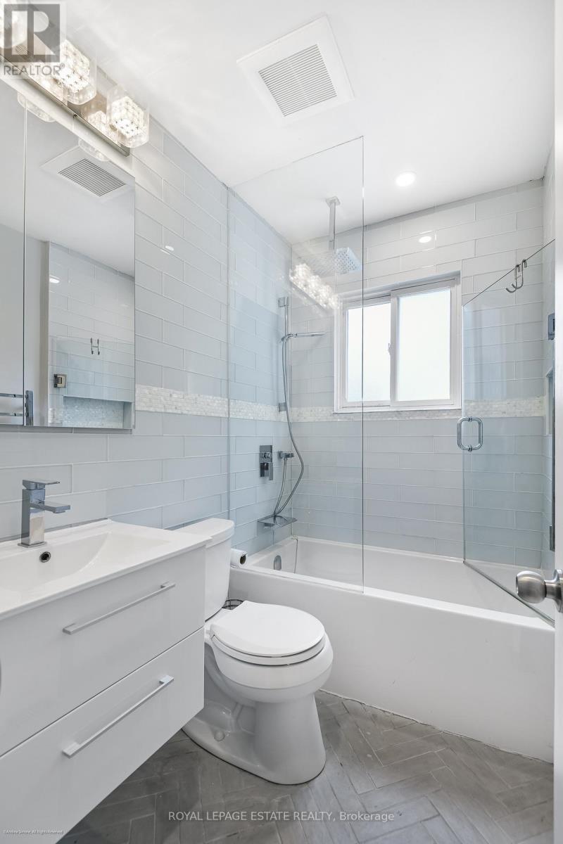 Main Floor - 106 Main Street, Toronto, Ontario  M4E 2V8 - Photo 11 - E12401564