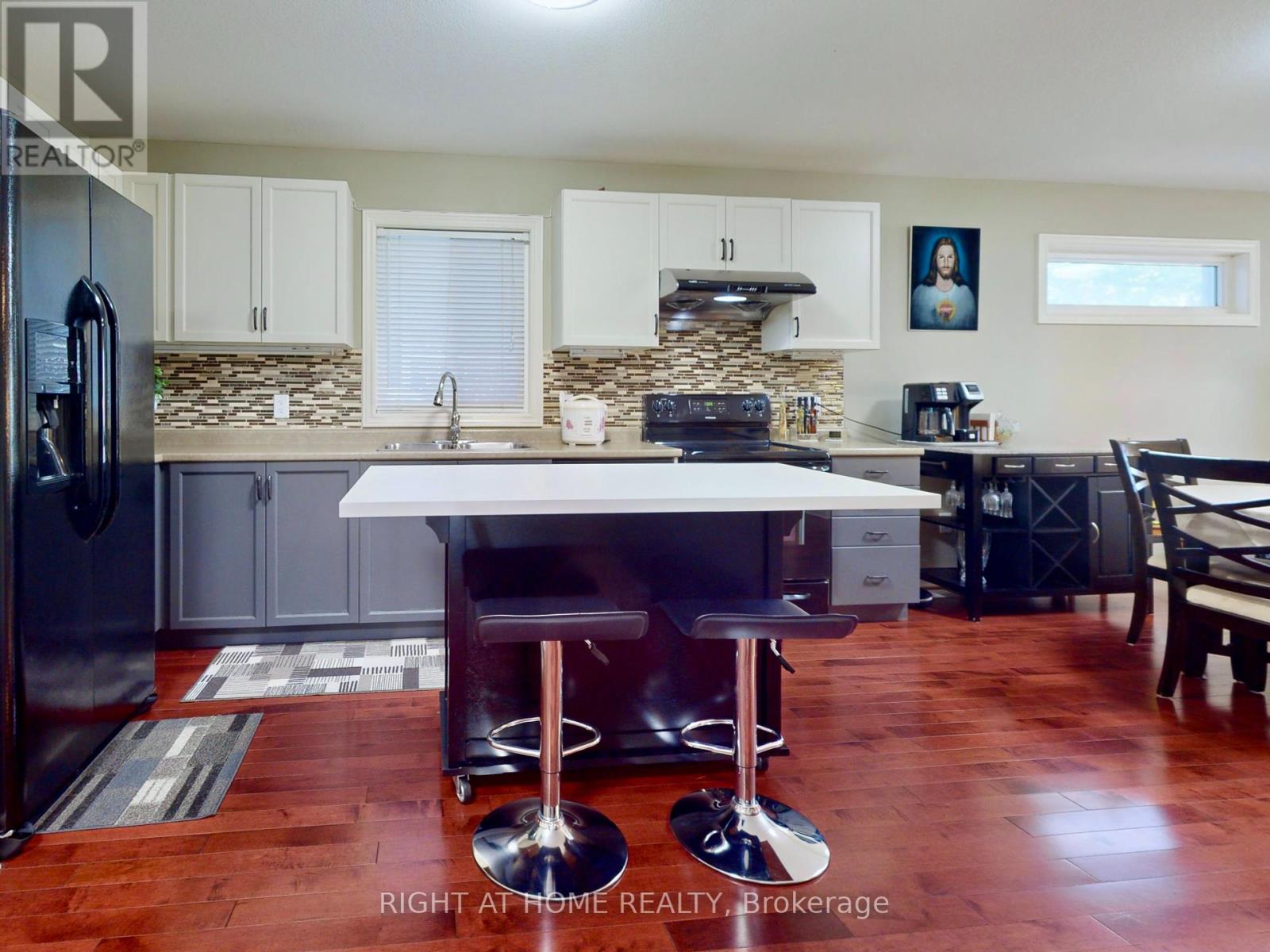 8583 Jennifer Crescent, Niagara Falls, Ontario  L2H 1H4 - Photo 10 - X12399539