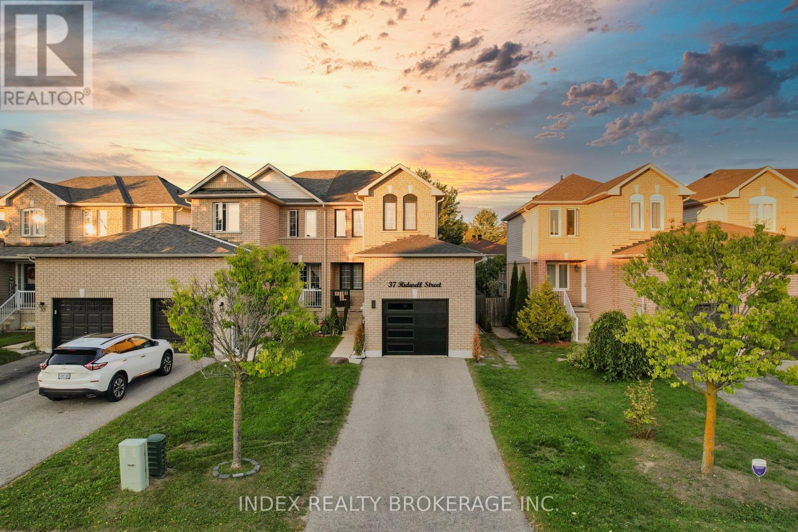37 RIDWELL STREET, Barrie, Ontario