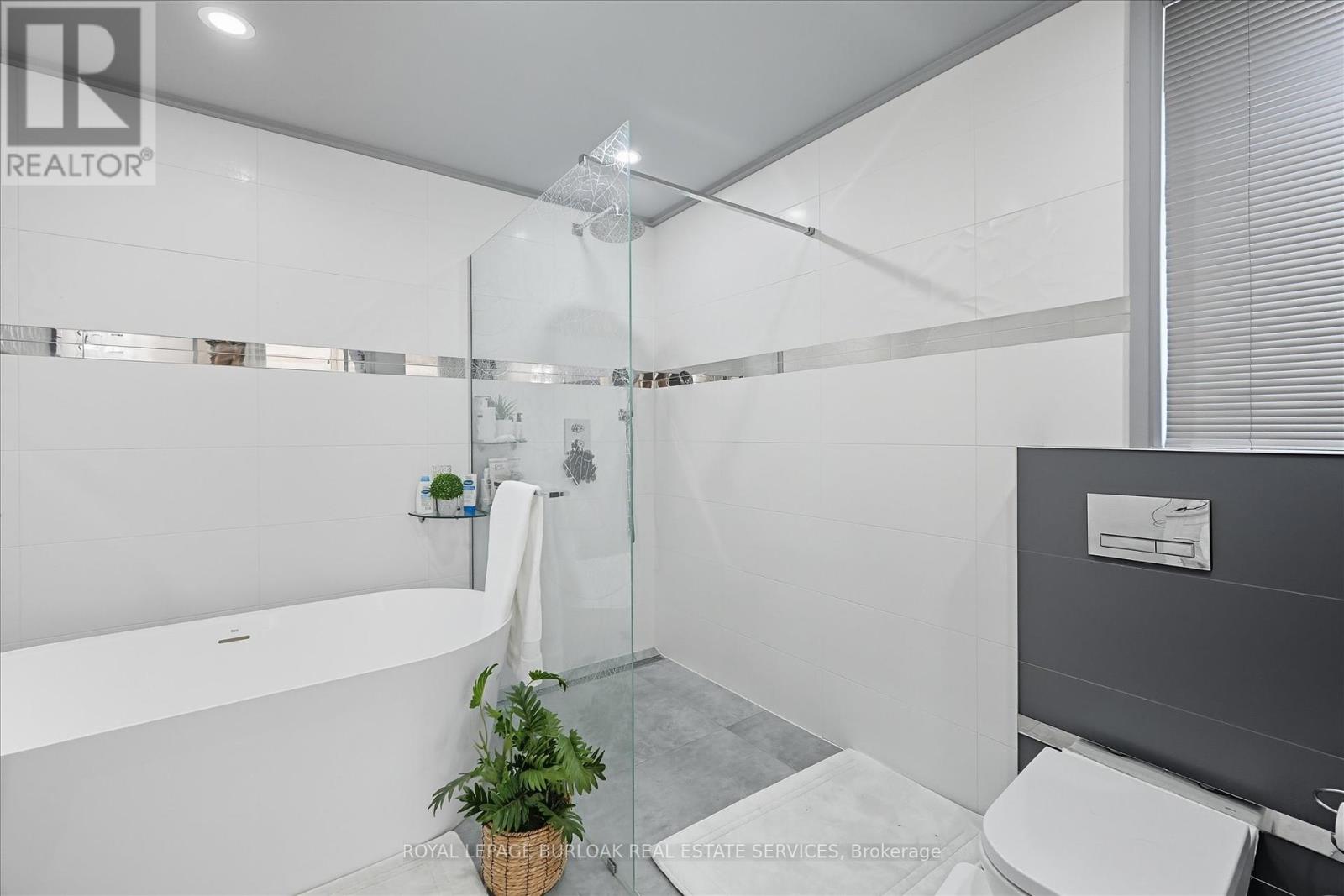 568 Dynes Road, Burlington, Ontario  L7N 2V2 - Photo 20 - W12401538