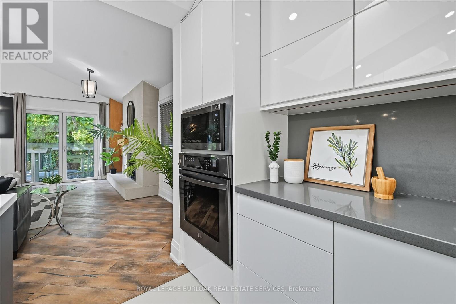 568 Dynes Road, Burlington, Ontario  L7N 2V2 - Photo 7 - W12401538