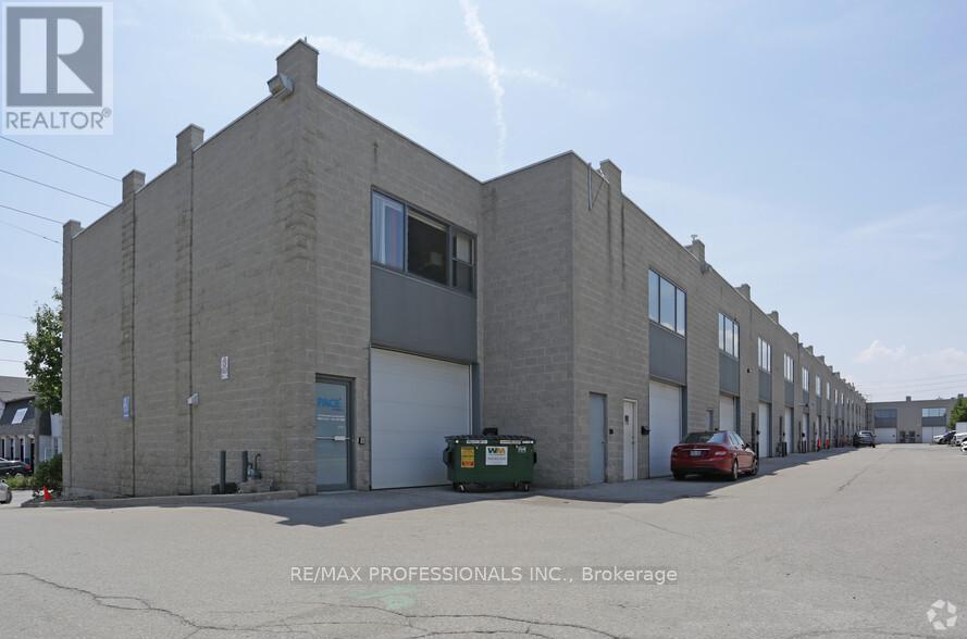 34-Uppr - 300 New Toronto Street, Toronto, Ontario  M8Y 3G6 - Photo 1 - W12401552