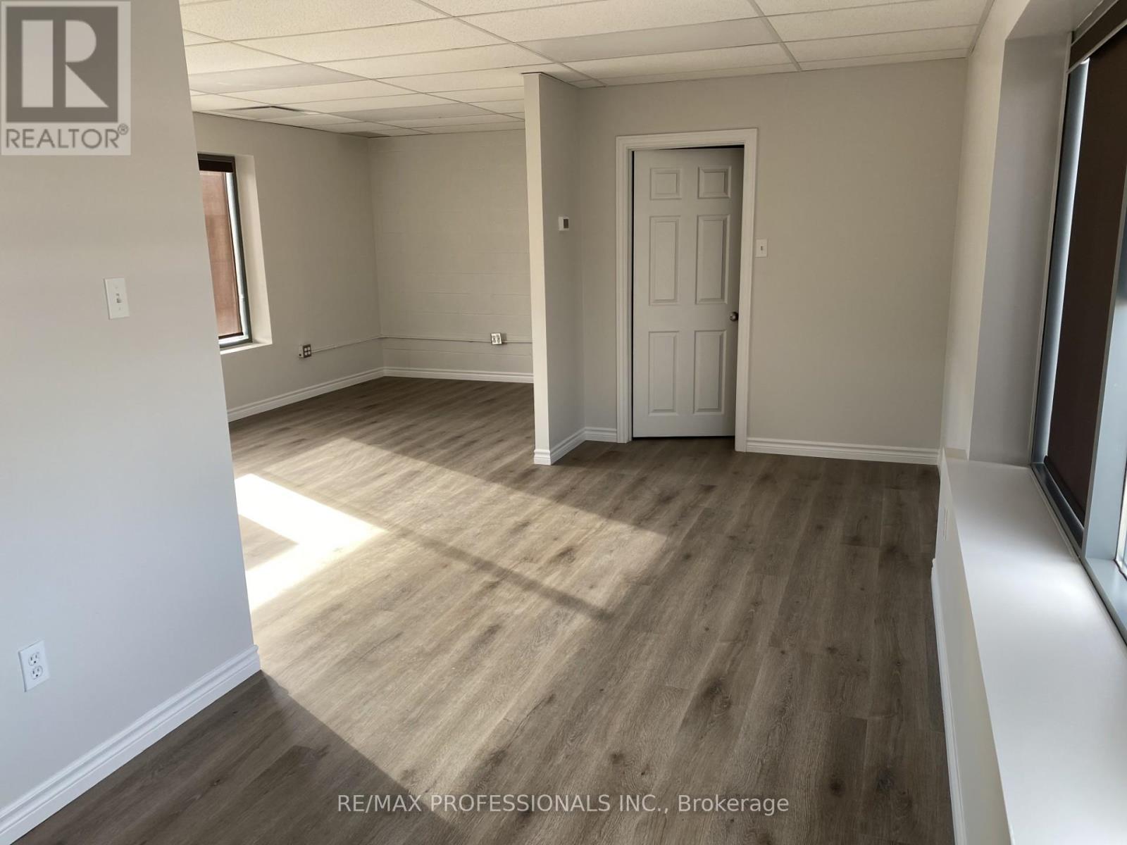 34-Uppr - 300 New Toronto Street, Toronto, Ontario  M8Y 3G6 - Photo 5 - W12401552