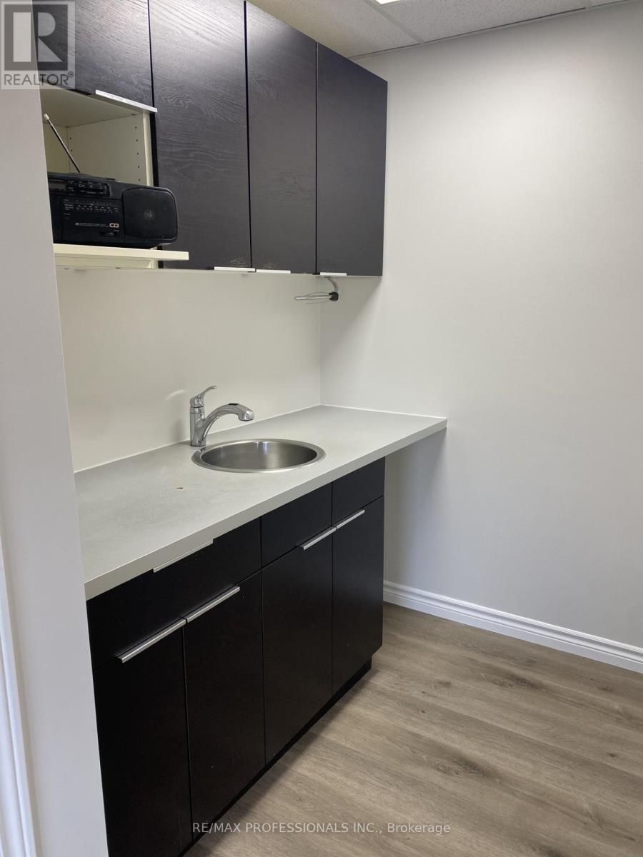 34-Uppr - 300 New Toronto Street, Toronto, Ontario  M8Y 3G6 - Photo 6 - W12401552