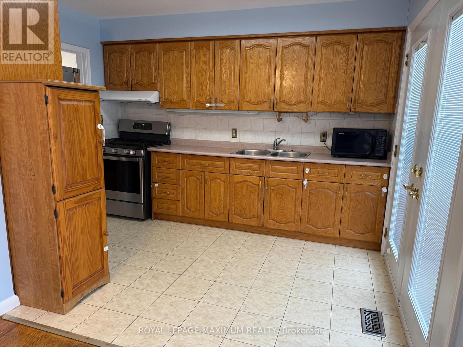 Upper - 5 Lawrence Crescent, Brampton, Ontario  L6W 2P2 - Photo 5 - W12401569