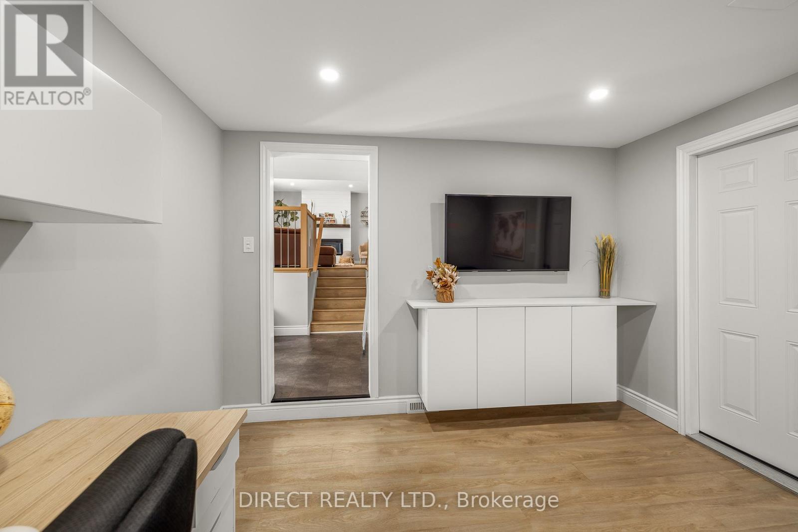 15 Lea Avenue, Quinte West, Ontario  K8R 1G2 - Photo 5 - X12401604