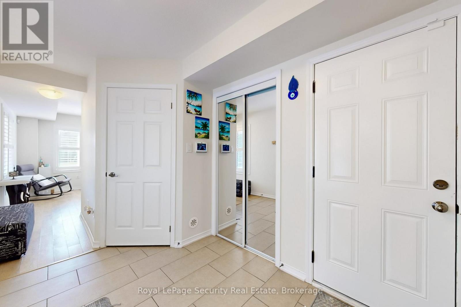 55 Golden Springs Drive, Brampton, Ontario  L7A 0C7 - Photo 7 - W12400781