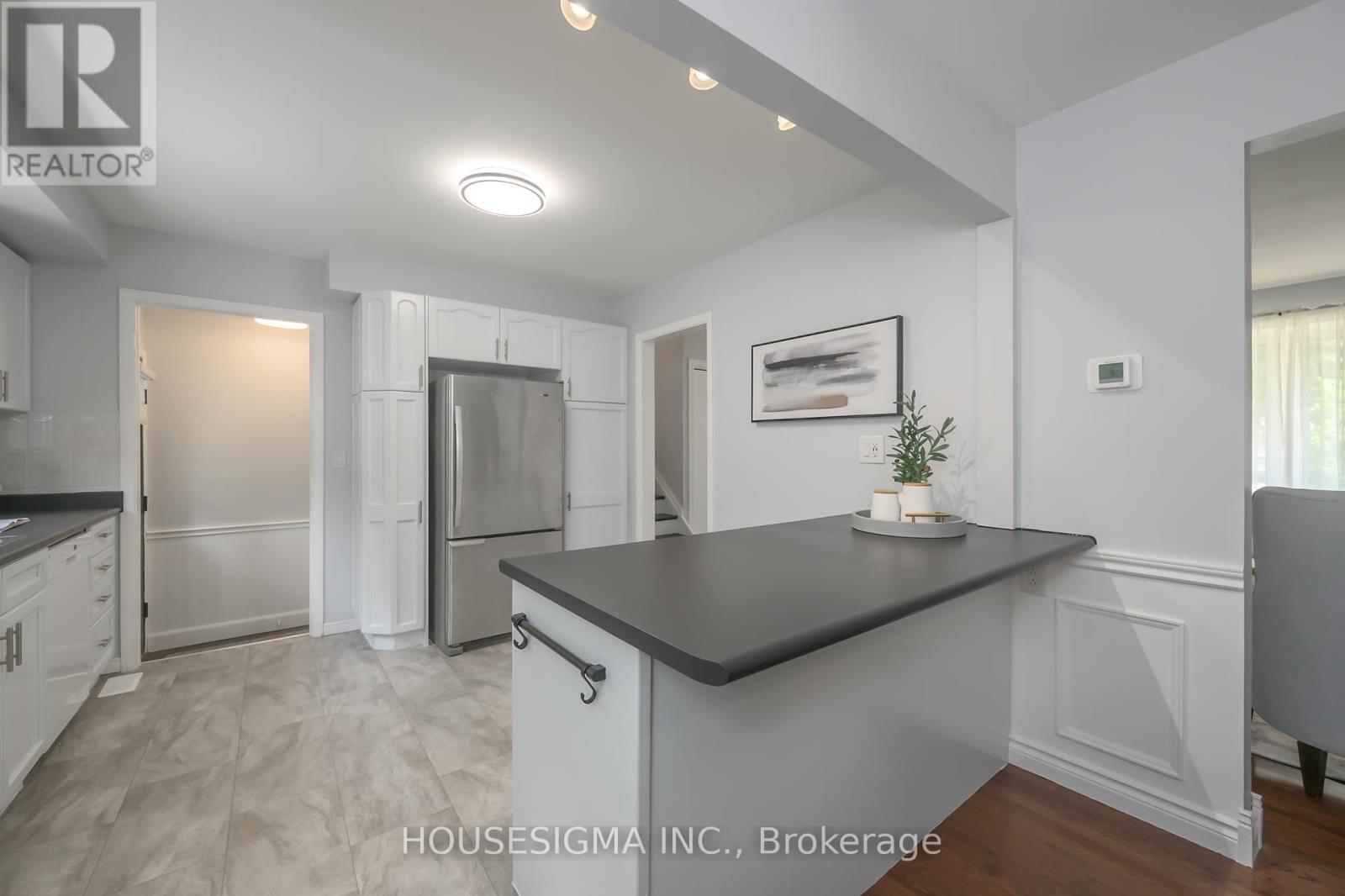 47 Scotchpine Crescent E, London North, Ontario  N6G 2E1 - Photo 10 - X12401593