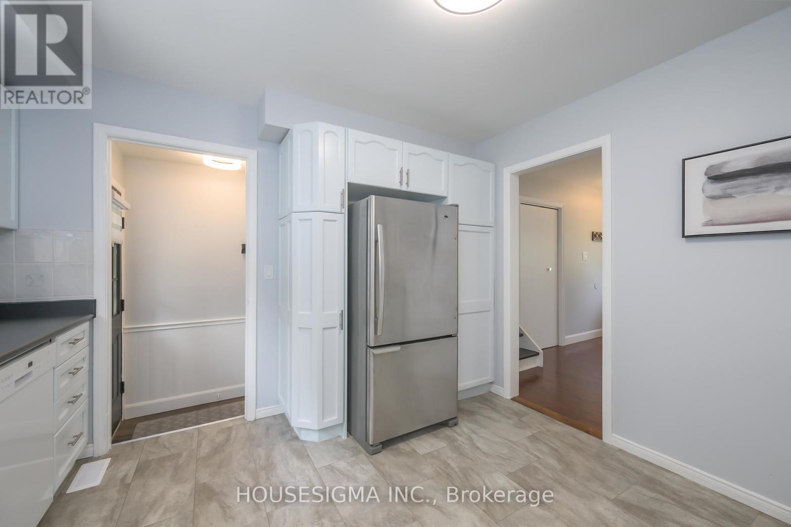 47 Scotchpine Crescent E, London North, Ontario  N6G 2E1 - Photo 12 - X12401593