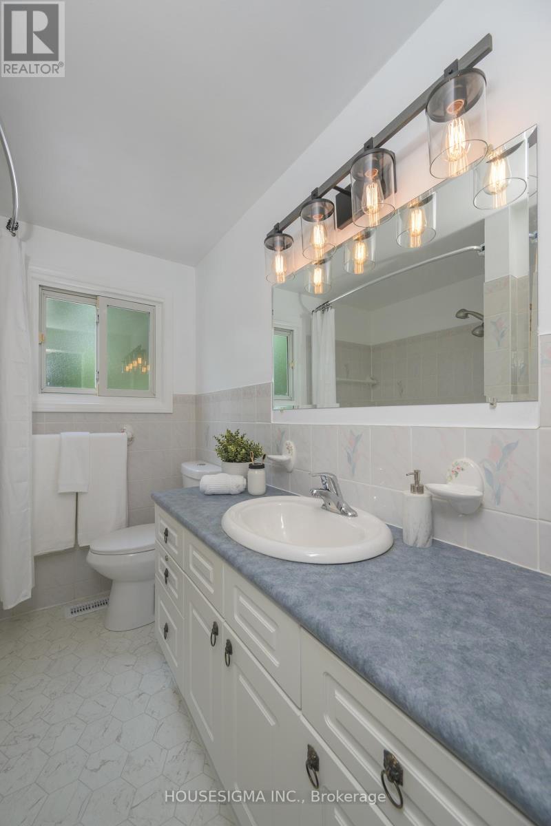 47 Scotchpine Crescent E, London North, Ontario  N6G 2E1 - Photo 17 - X12401593