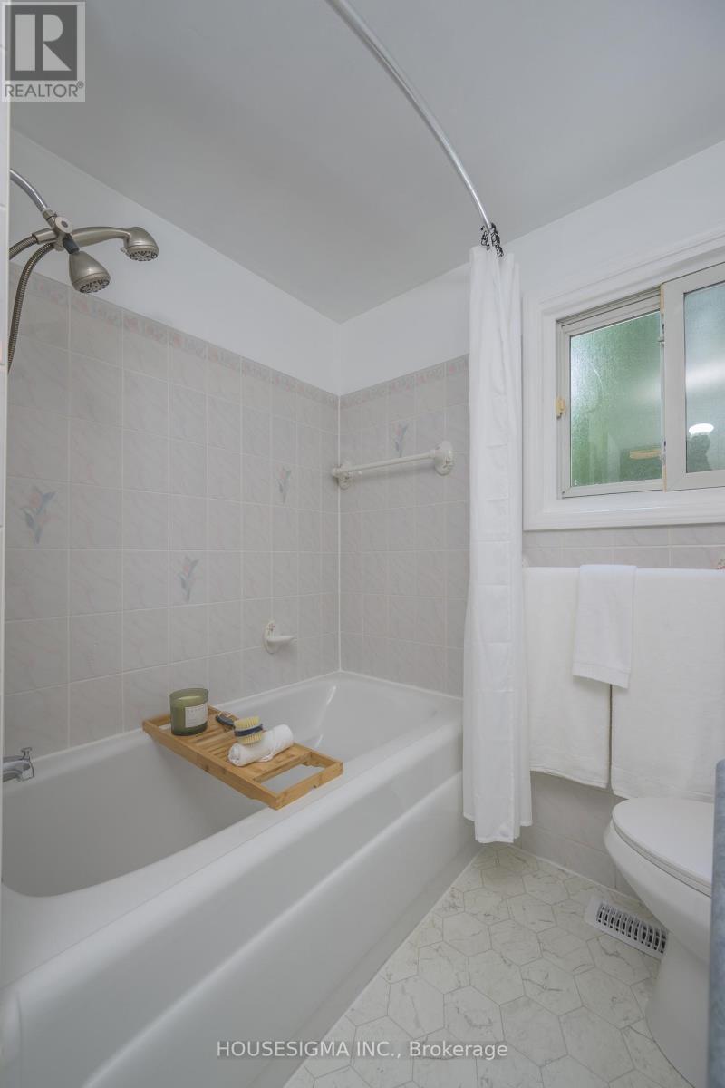 47 Scotchpine Crescent E, London North, Ontario  N6G 2E1 - Photo 18 - X12401593