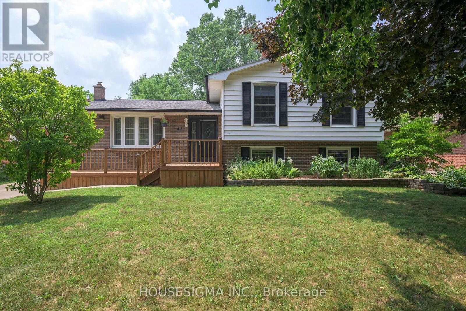 47 Scotchpine Crescent E, London North, Ontario  N6G 2E1 - Photo 2 - X12401593