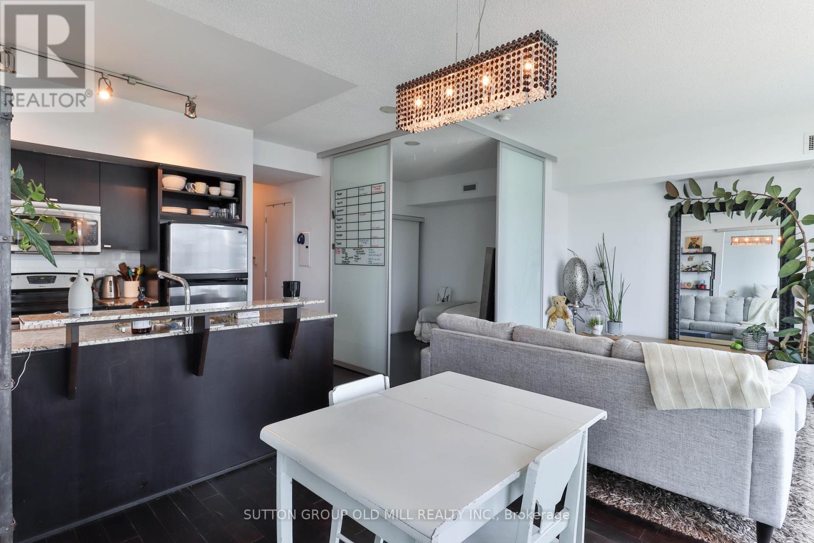 2210 - 103 The Queensway, Toronto, Ontario  M6S 5B3 - Photo 17 - W12401591