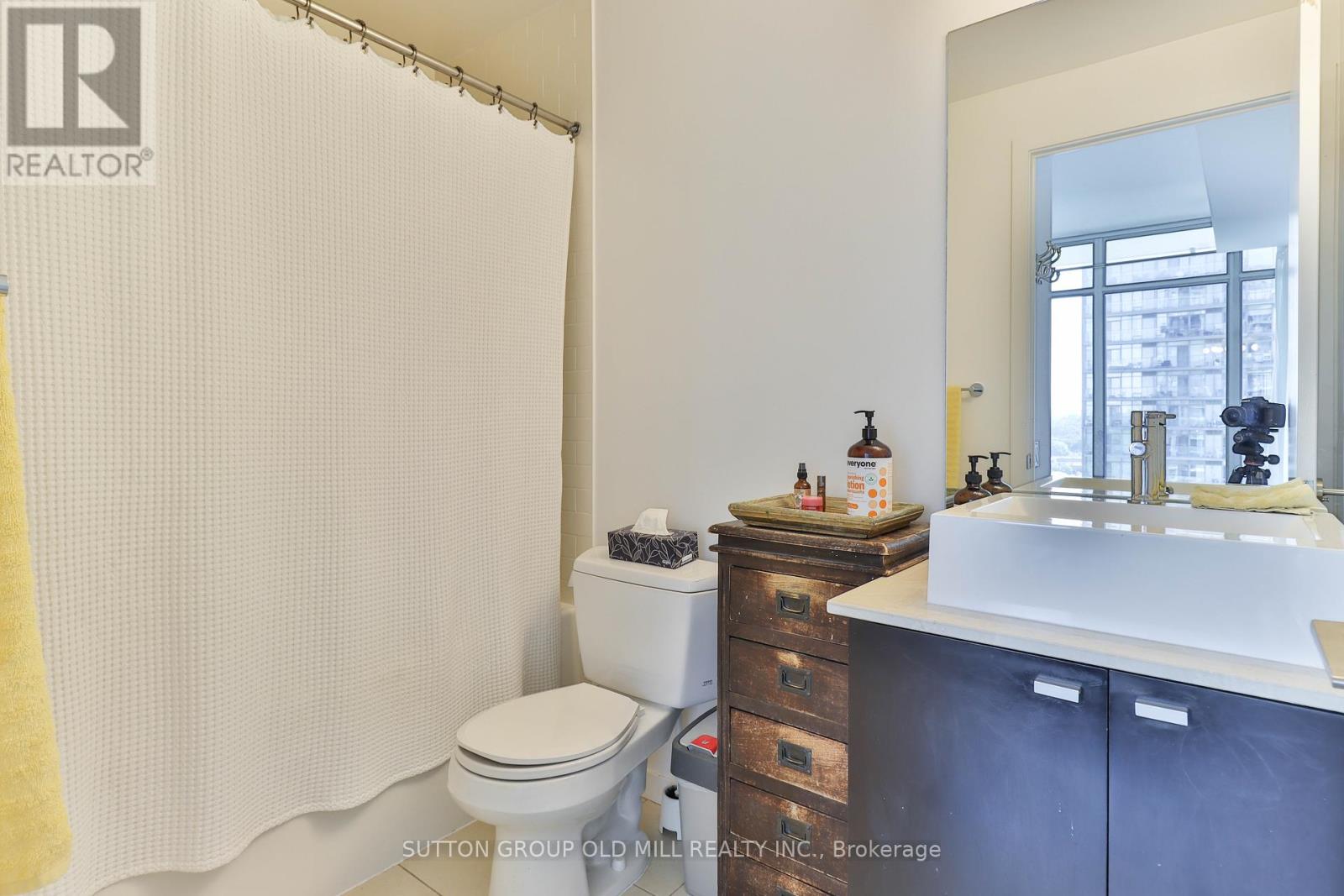 2210 - 103 The Queensway, Toronto, Ontario  M6S 5B3 - Photo 21 - W12401591