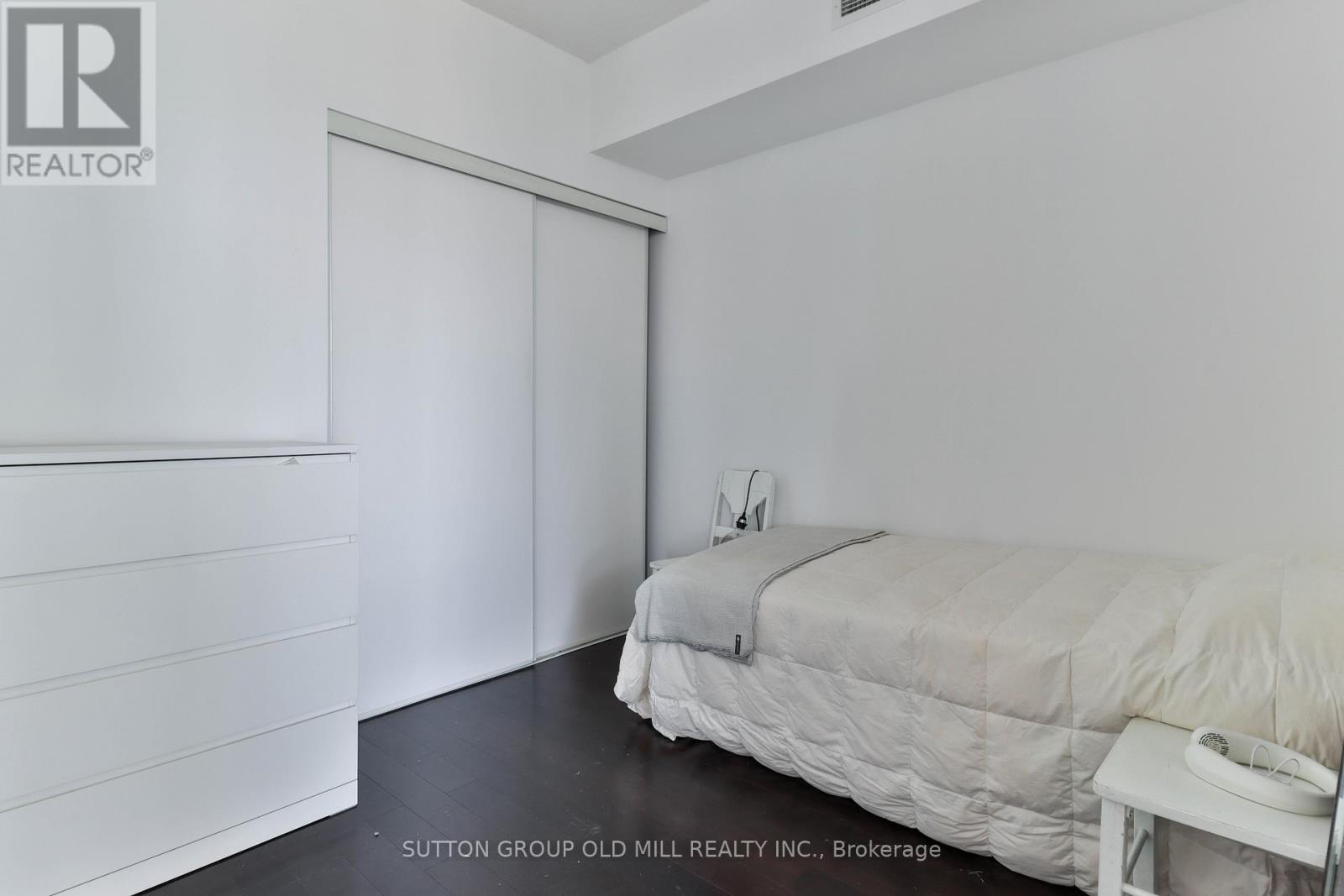 2210 - 103 The Queensway, Toronto, Ontario  M6S 5B3 - Photo 23 - W12401591