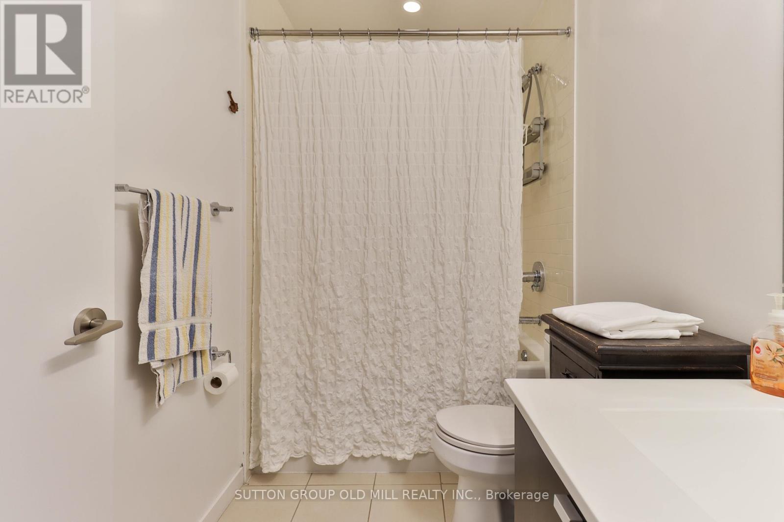2210 - 103 The Queensway, Toronto, Ontario  M6S 5B3 - Photo 29 - W12401591