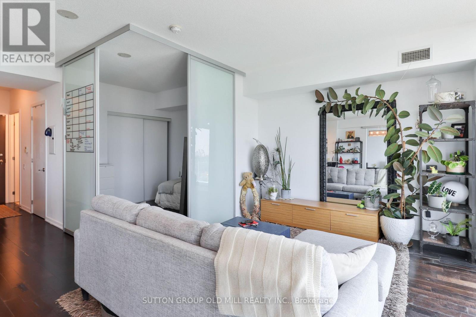 2210 - 103 The Queensway, Toronto, Ontario  M6S 5B3 - Photo 18 - W12401591