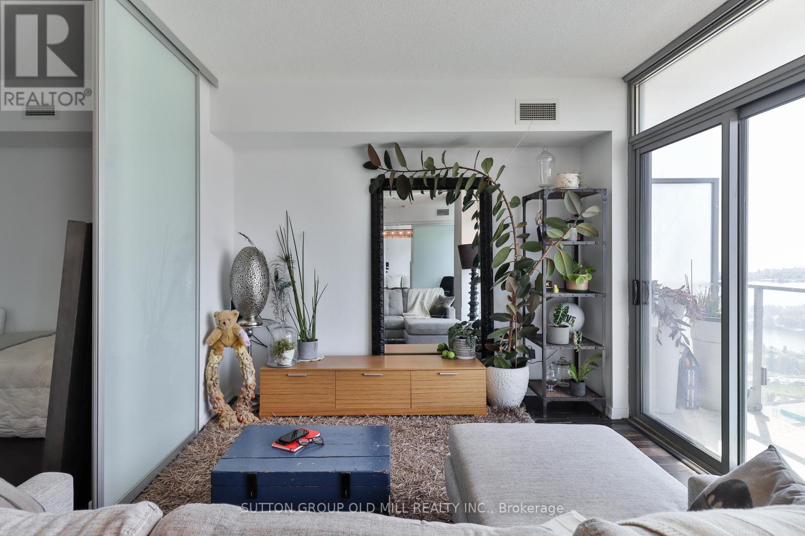 2210 - 103 The Queensway, Toronto, Ontario  M6S 5B3 - Photo 4 - W12401591