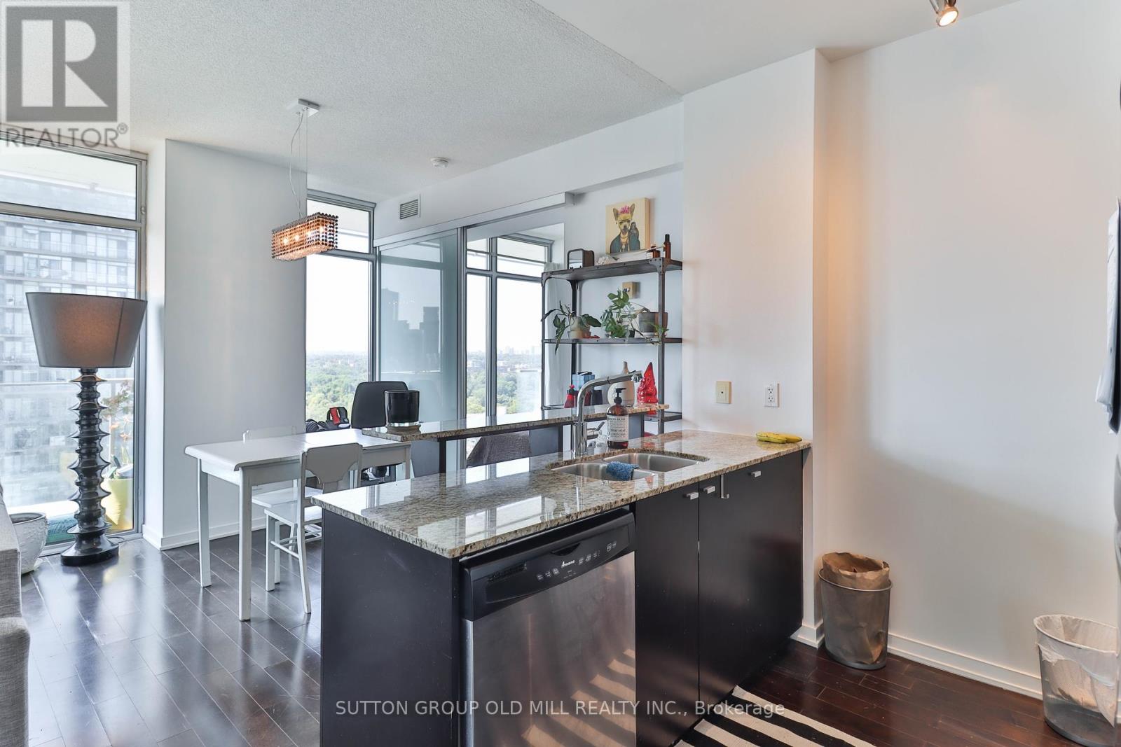 2210 - 103 The Queensway, Toronto, Ontario  M6S 5B3 - Photo 8 - W12401591