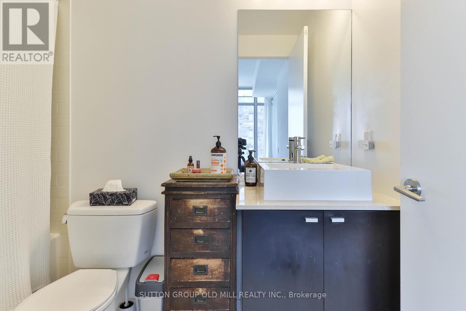 2210 - 103 The Queensway, Toronto, Ontario  M6S 5B3 - Photo 22 - W12401591