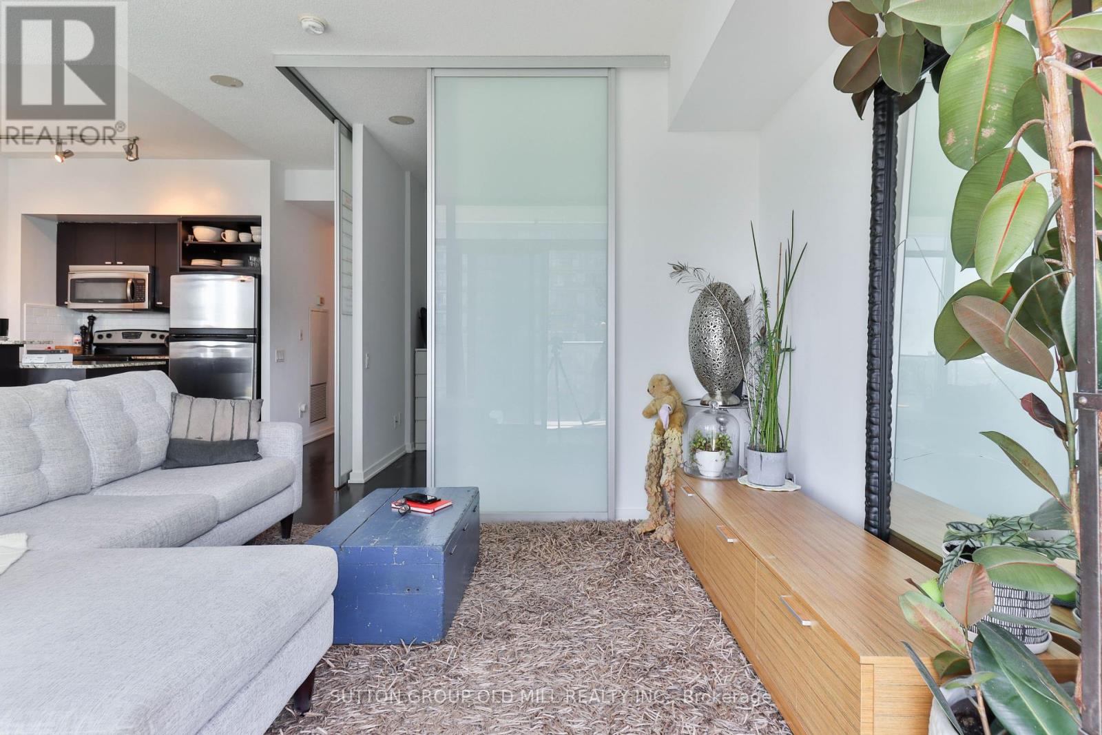 2210 - 103 The Queensway, Toronto, Ontario  M6S 5B3 - Photo 19 - W12401591