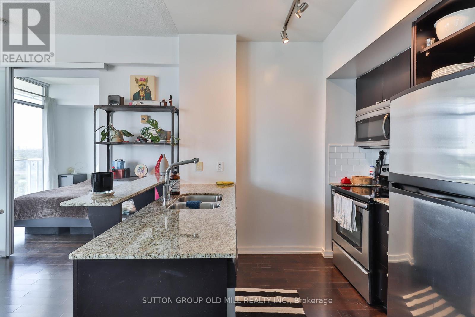 2210 - 103 The Queensway, Toronto, Ontario  M6S 5B3 - Photo 9 - W12401591
