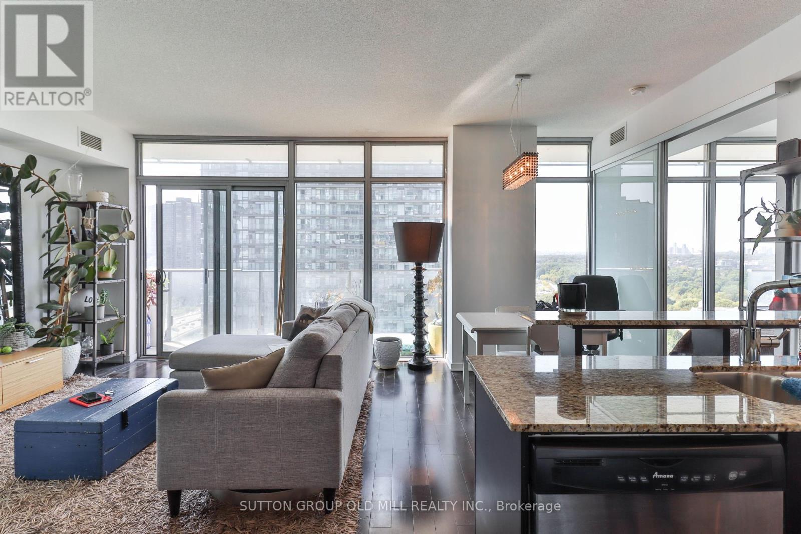 2210 - 103 The Queensway, Toronto, Ontario  M6S 5B3 - Photo 5 - W12401591