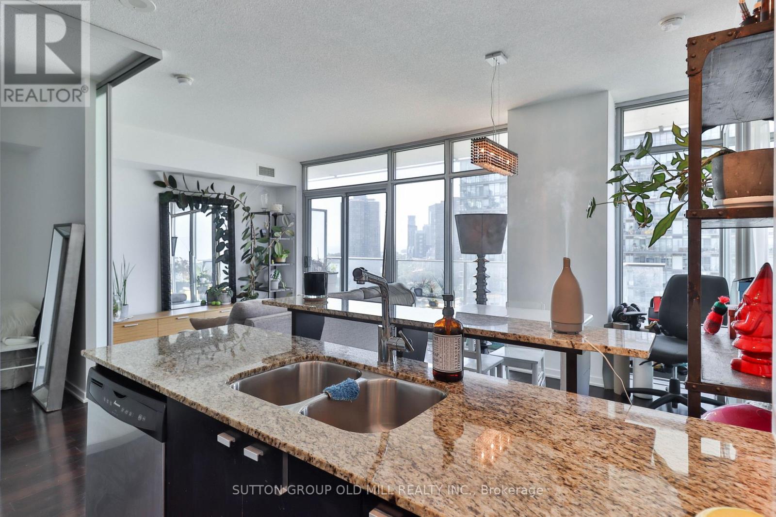 2210 - 103 The Queensway, Toronto, Ontario  M6S 5B3 - Photo 13 - W12401591
