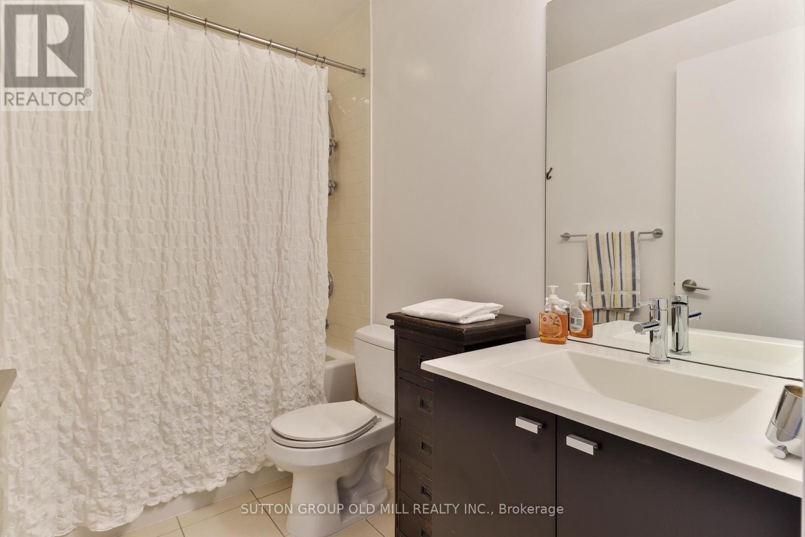 2210 - 103 The Queensway, Toronto, Ontario  M6S 5B3 - Photo 28 - W12401591