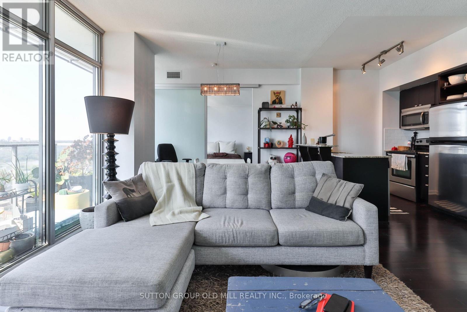 2210 - 103 The Queensway, Toronto, Ontario  M6S 5B3 - Photo 6 - W12401591