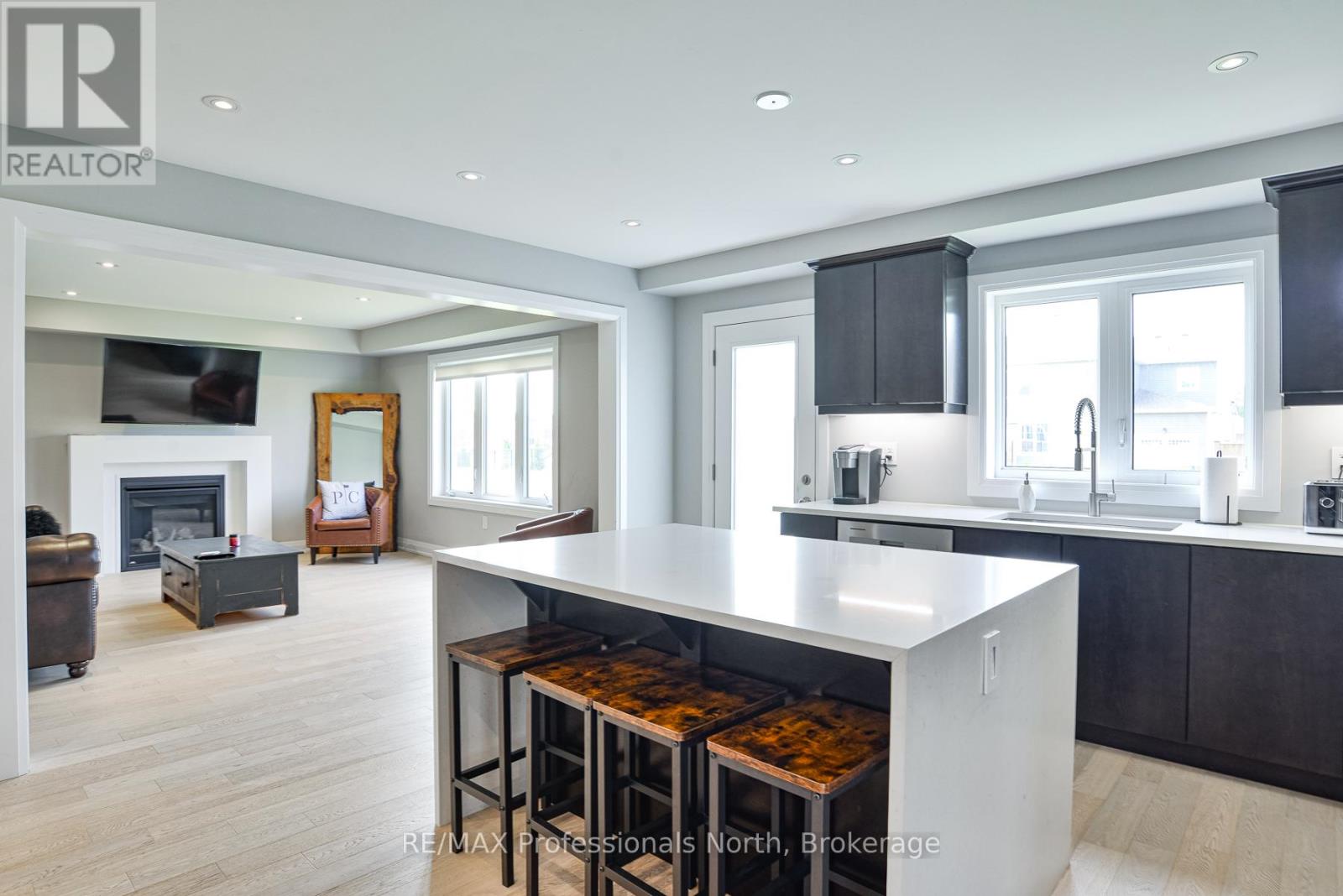 21 Chambery Street, Bracebridge, Ontario  P1L 0N4 - Photo 6 - X12401308