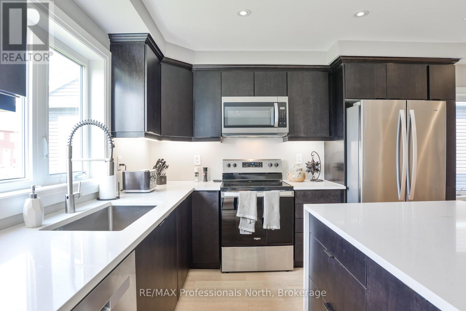 21 Chambery Street, Bracebridge, Ontario  P1L 0N4 - Photo 4 - X12401308