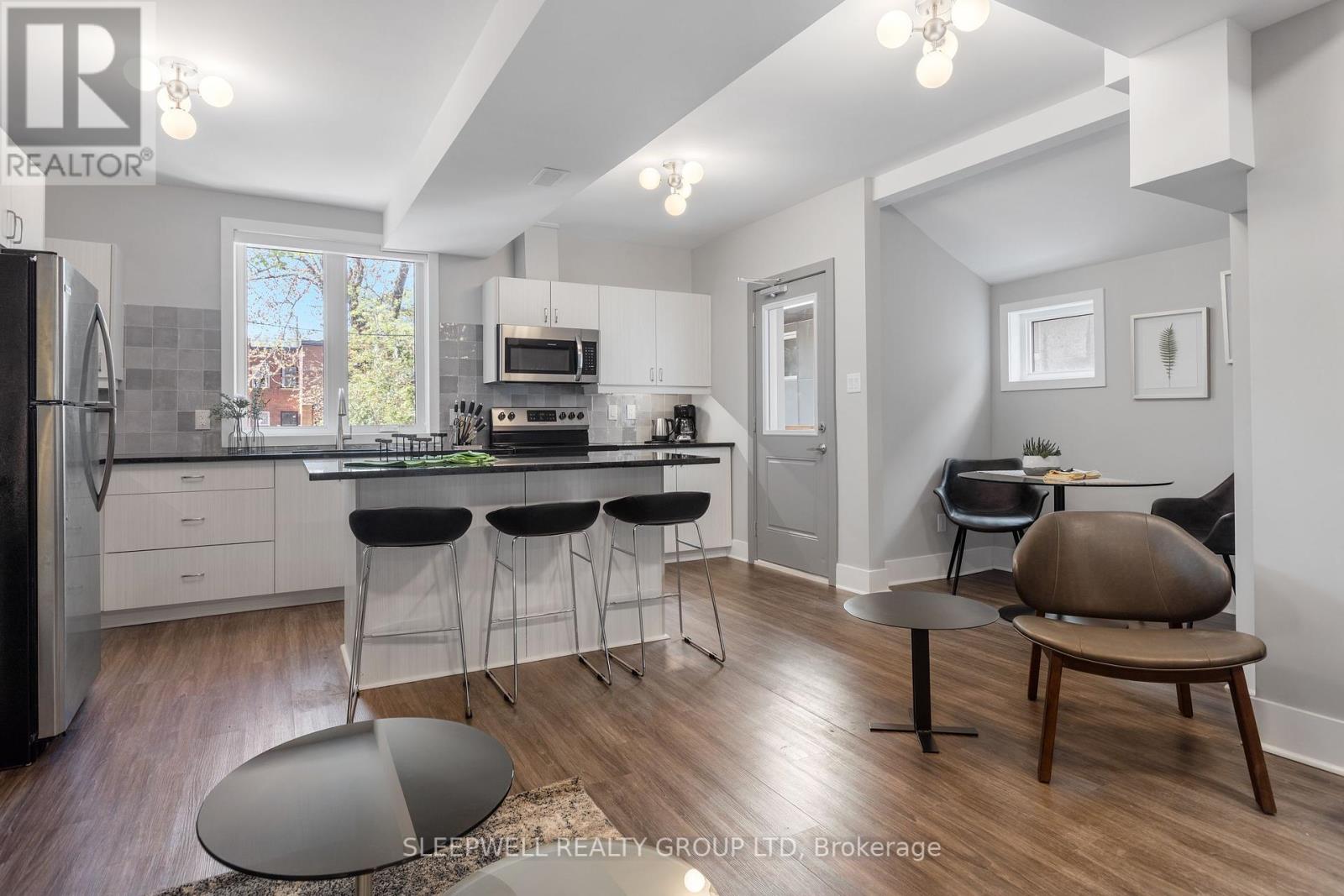 388-390 Chapel Street, Ottawa, Ontario  K1N 7Z6 - Photo 5 - X12401623