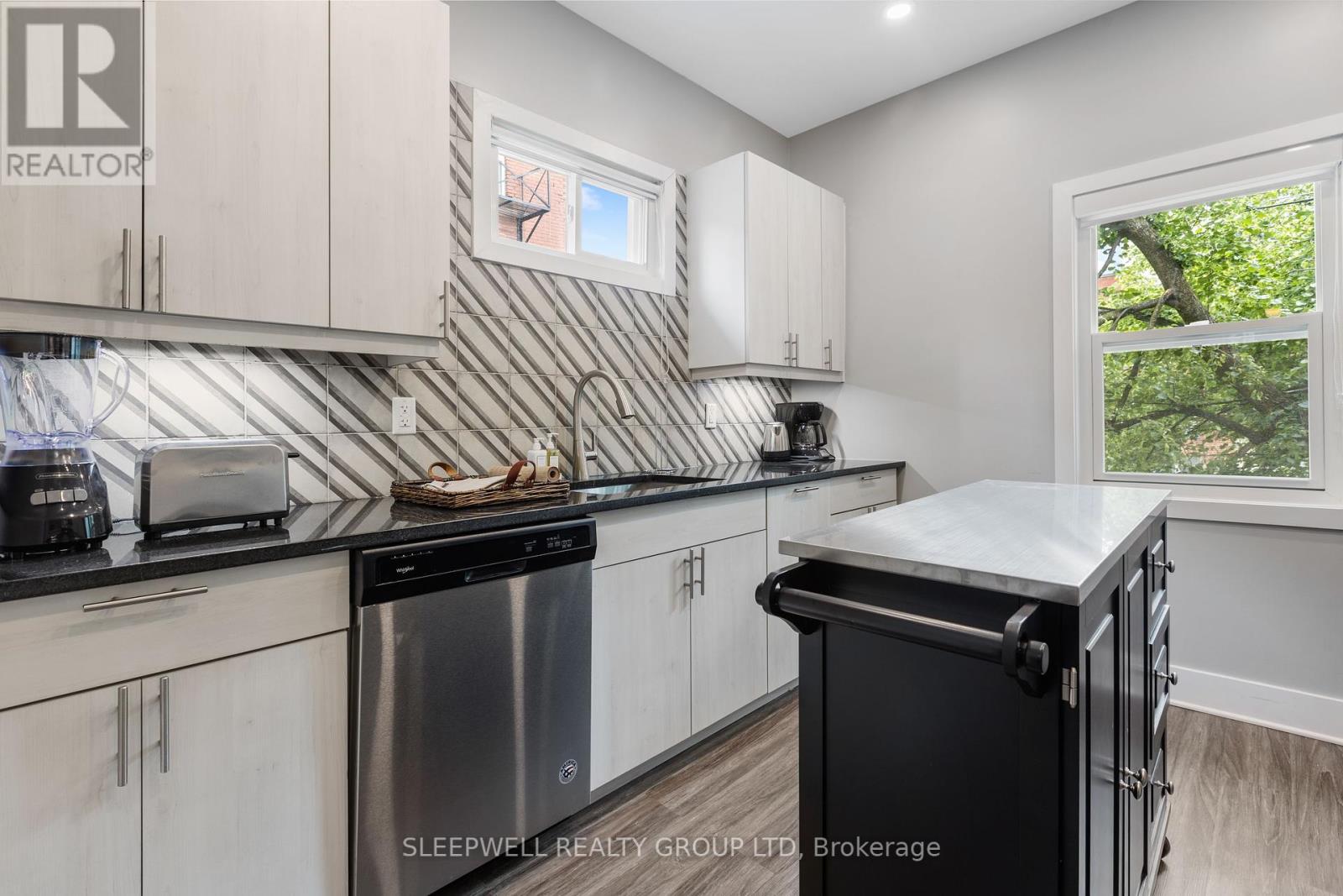 68 Sweetland Avenue, Ottawa, Ontario  K1N 7T8 - Photo 12 - X12401650