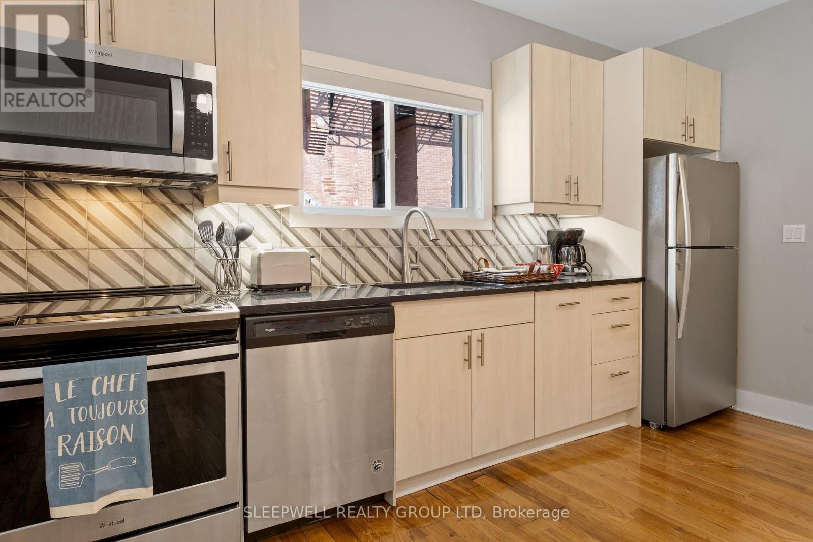 68 Sweetland Avenue, Ottawa, Ontario  K1N 7T8 - Photo 3 - X12401650