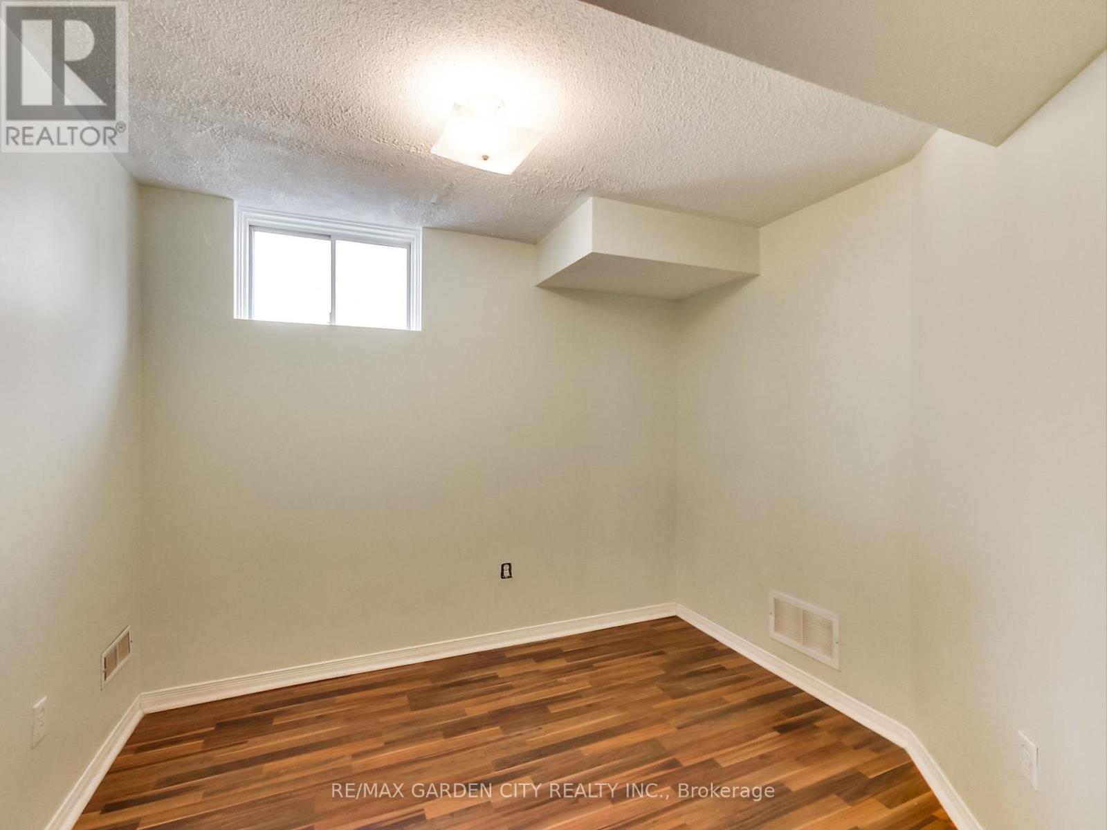 15 Carabram Court, Brampton (Brampton West), Ontario  L6M 4M2 - Photo 27 - W12401607