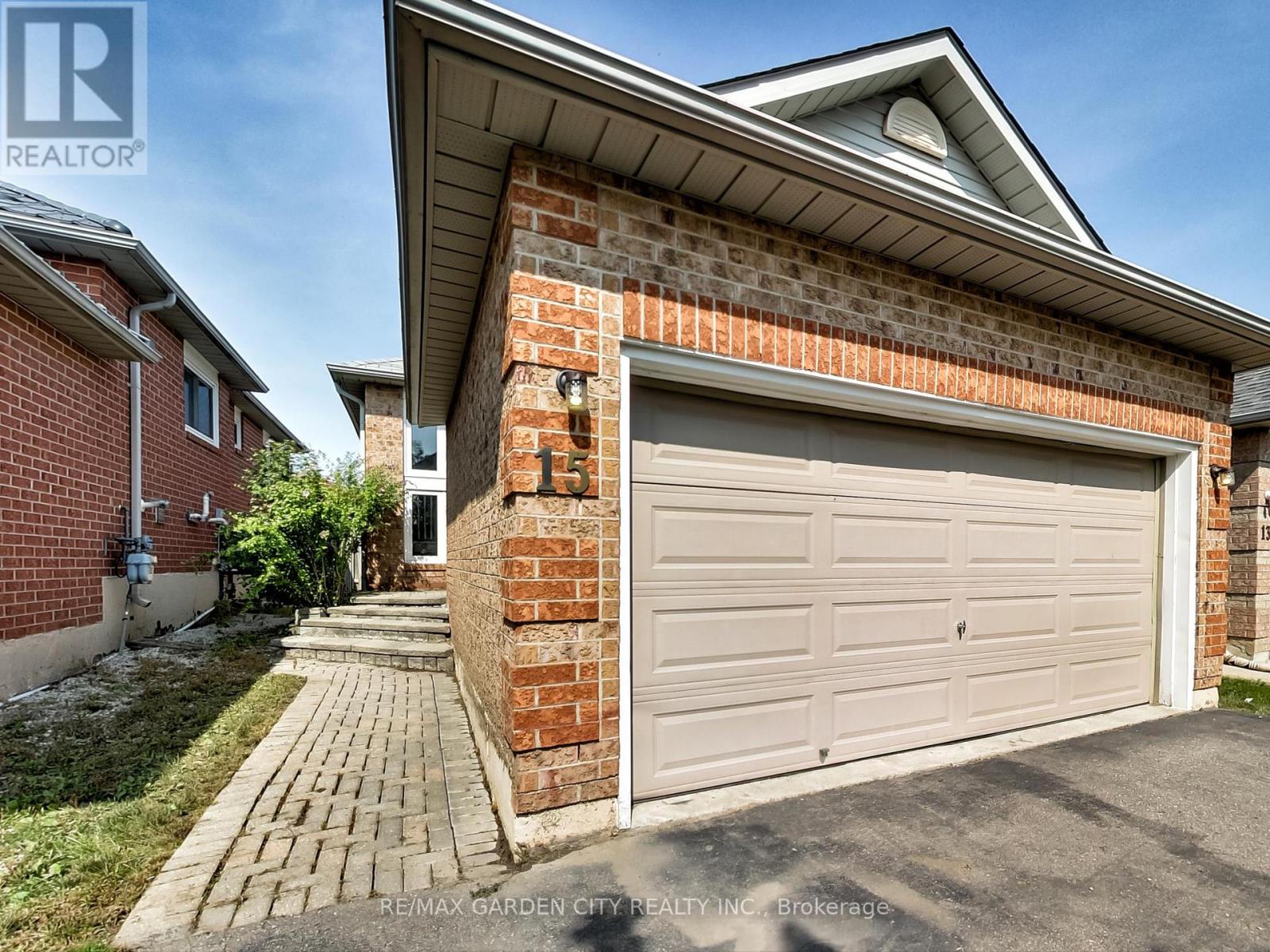 15 Carabram Court, Brampton (Brampton West), Ontario  L6M 4M2 - Photo 3 - W12401607