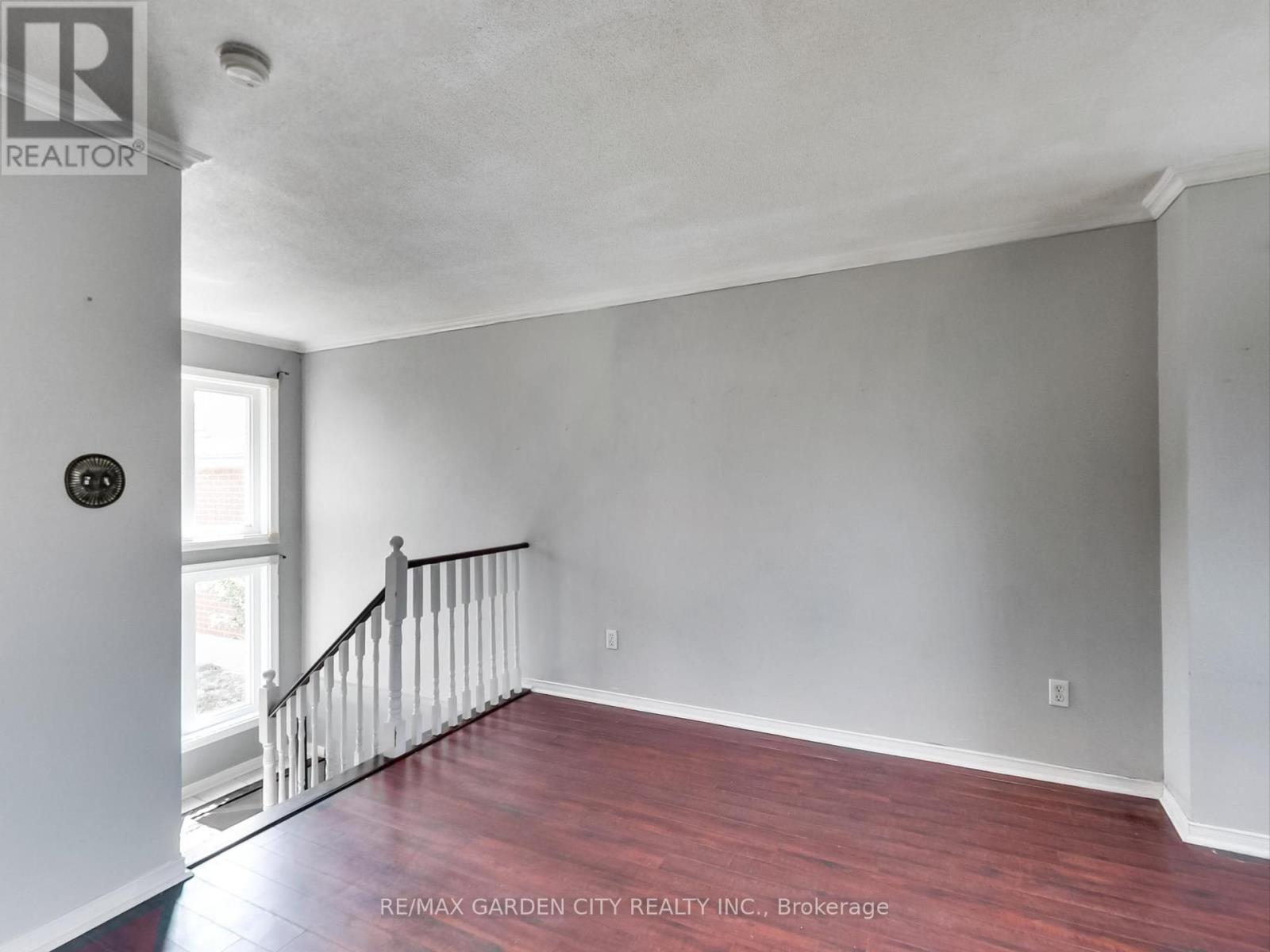 15 Carabram Court, Brampton (Brampton West), Ontario  L6M 4M2 - Photo 5 - W12401607