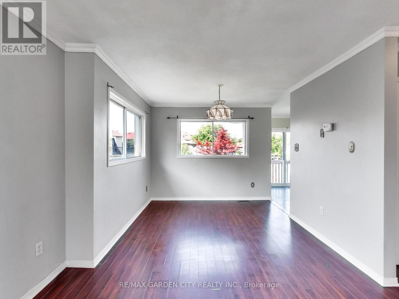 15 Carabram Court, Brampton (Brampton West), Ontario  L6M 4M2 - Photo 6 - W12401607