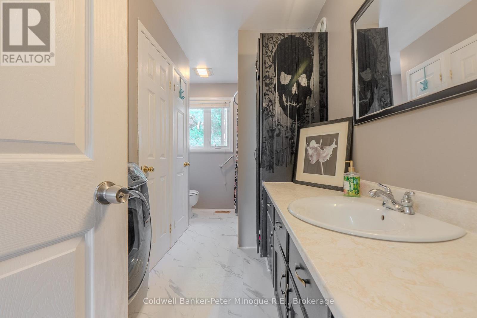 54 Lakeshore Drive, Temagami, Ontario  P0H 2H0 - Photo 13 - X12400967