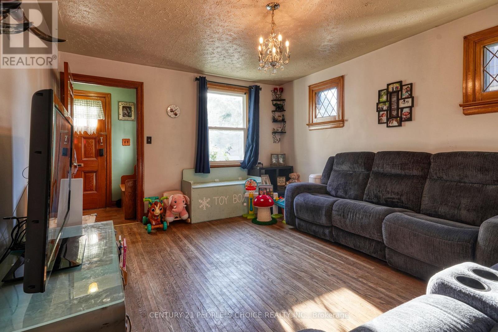 365 Division Street, Oshawa, Ontario  L1G 5M8 - Photo 3 - E12401629