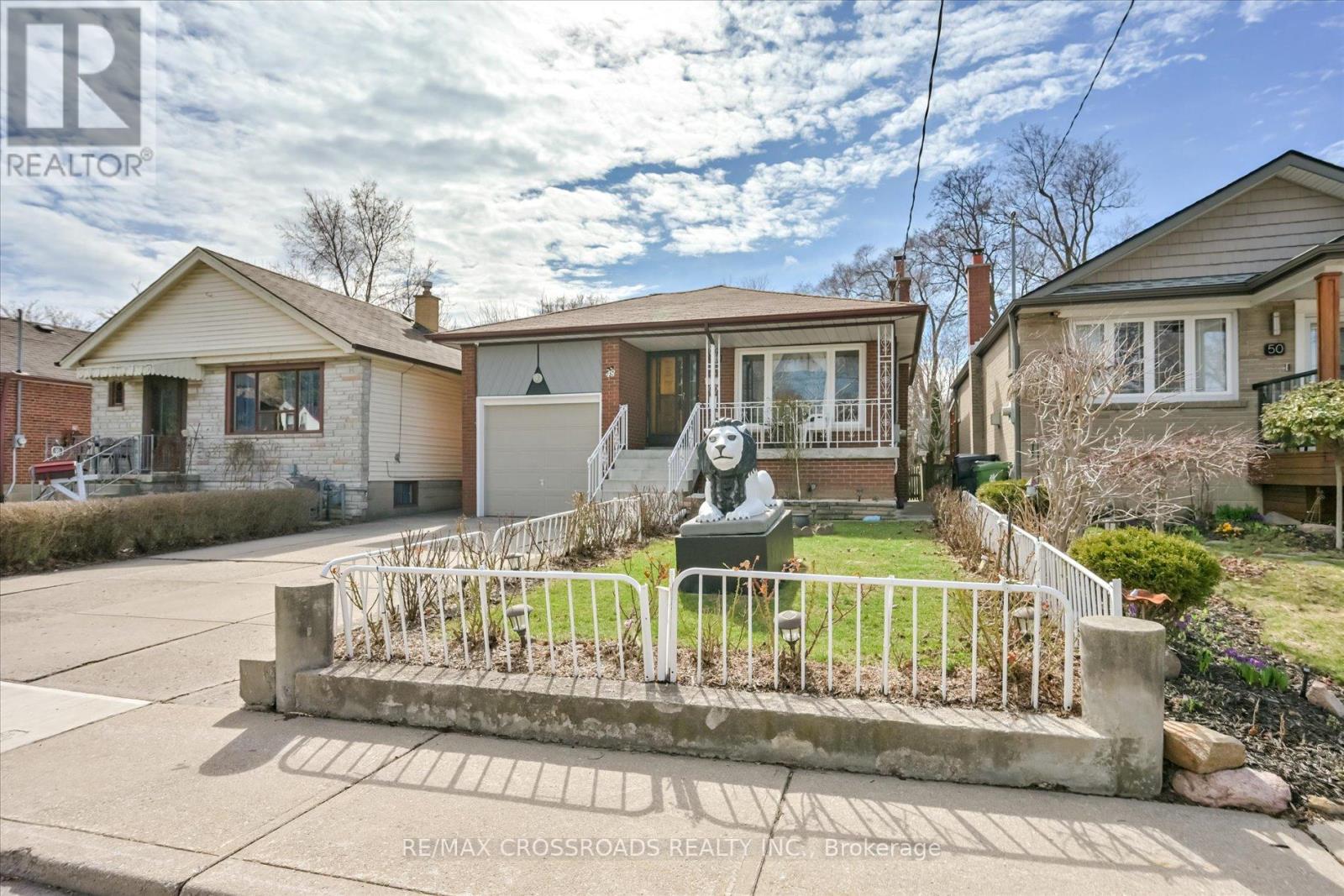 Property at 48 PHILLIP AVENUE image 2