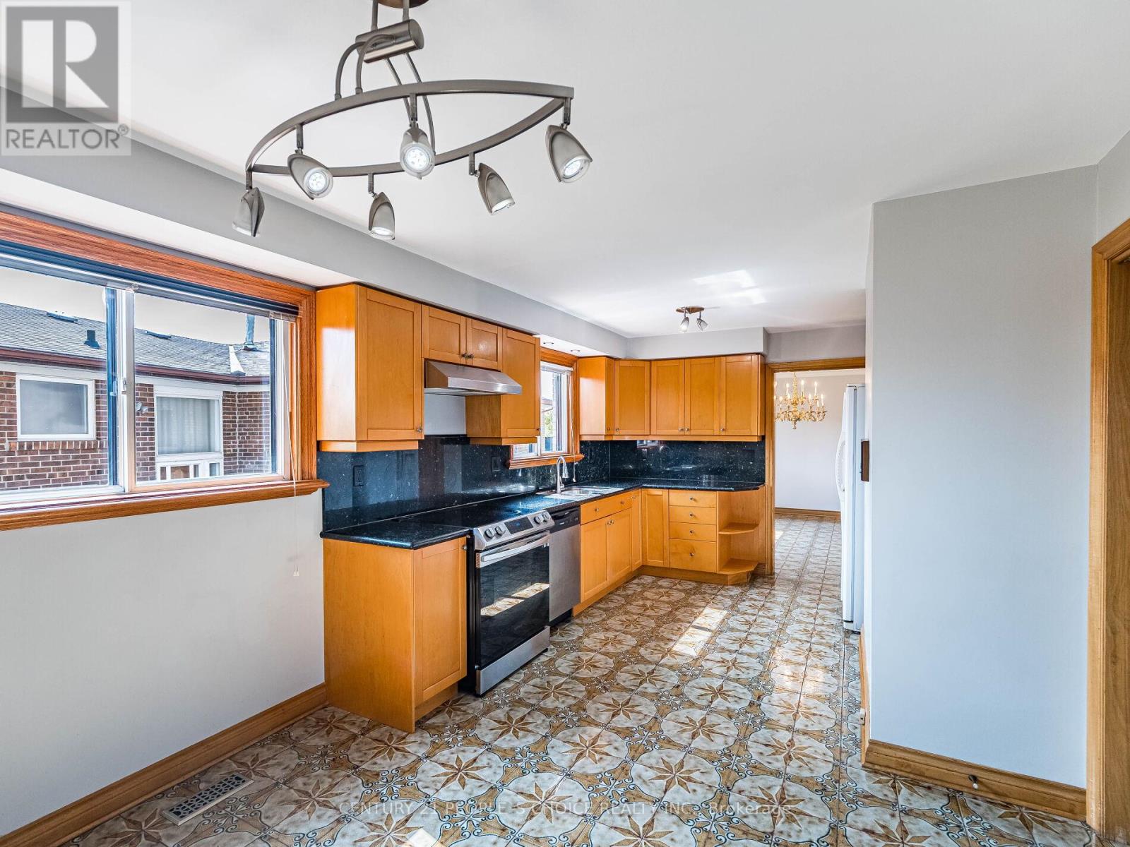 110 Houston Road, Vaughan, Ontario  L4L 1V3 - Photo 14 - N12401615