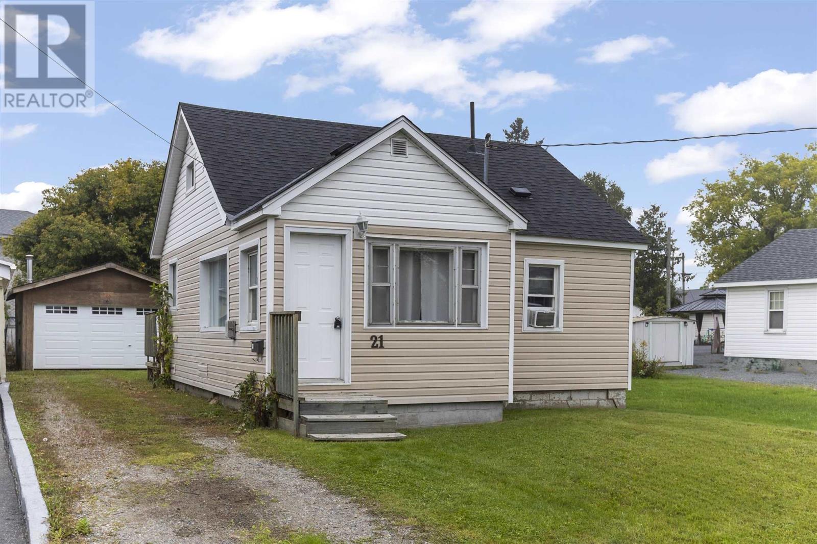 21 Cameron Ave, Sault Ste. Marie, Ontario  P6B 4W6 - Photo 1 - SM252593