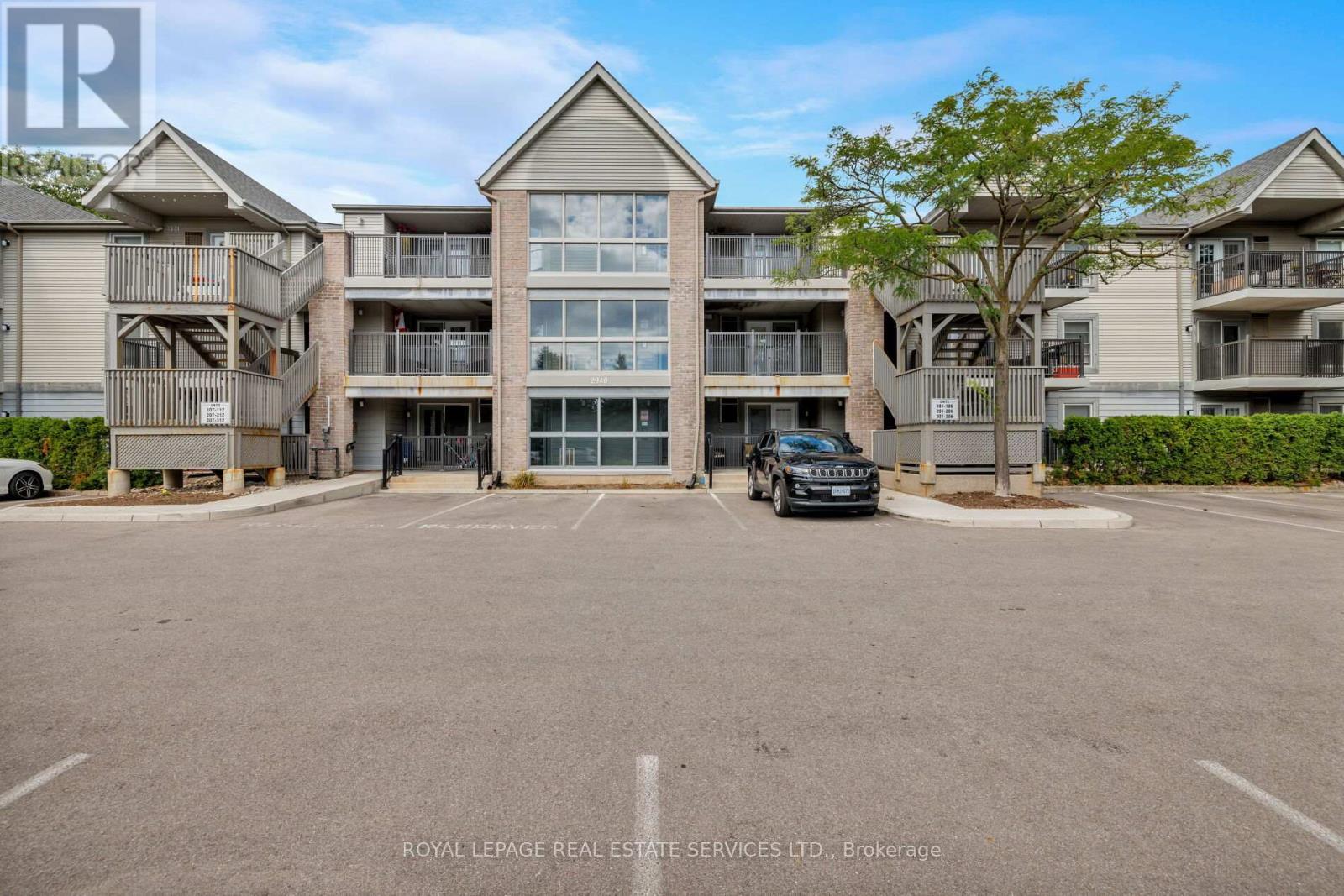 211 - 2040 Cleaver Avenue, Burlington, Ontario  L7M 4C4 - Photo 1 - W12401621