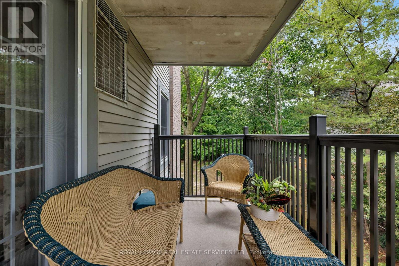 211 - 2040 Cleaver Avenue, Burlington, Ontario  L7M 4C4 - Photo 2 - W12401621