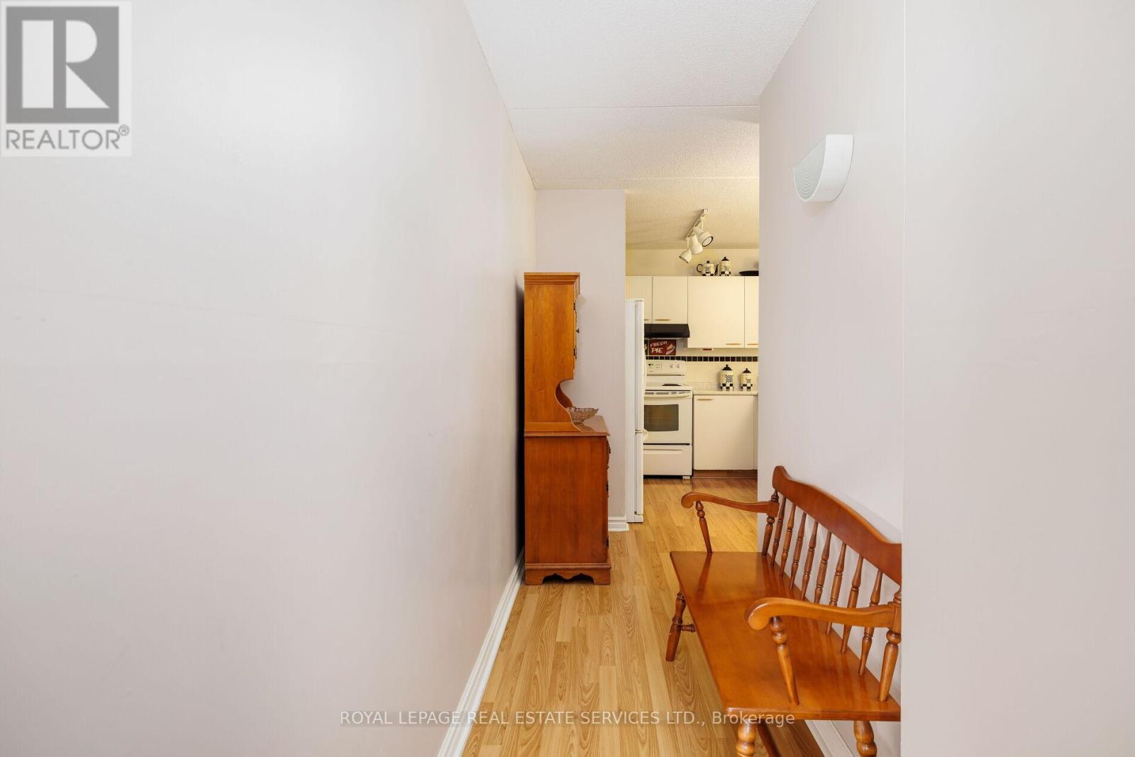 211 - 2040 Cleaver Avenue, Burlington, Ontario  L7M 4C4 - Photo 4 - W12401621