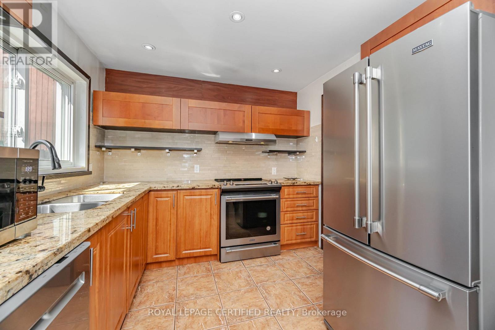 13 Hilldowntree Trail, Brampton, Ontario  L6S 1P7 - Photo 4 - W12401627