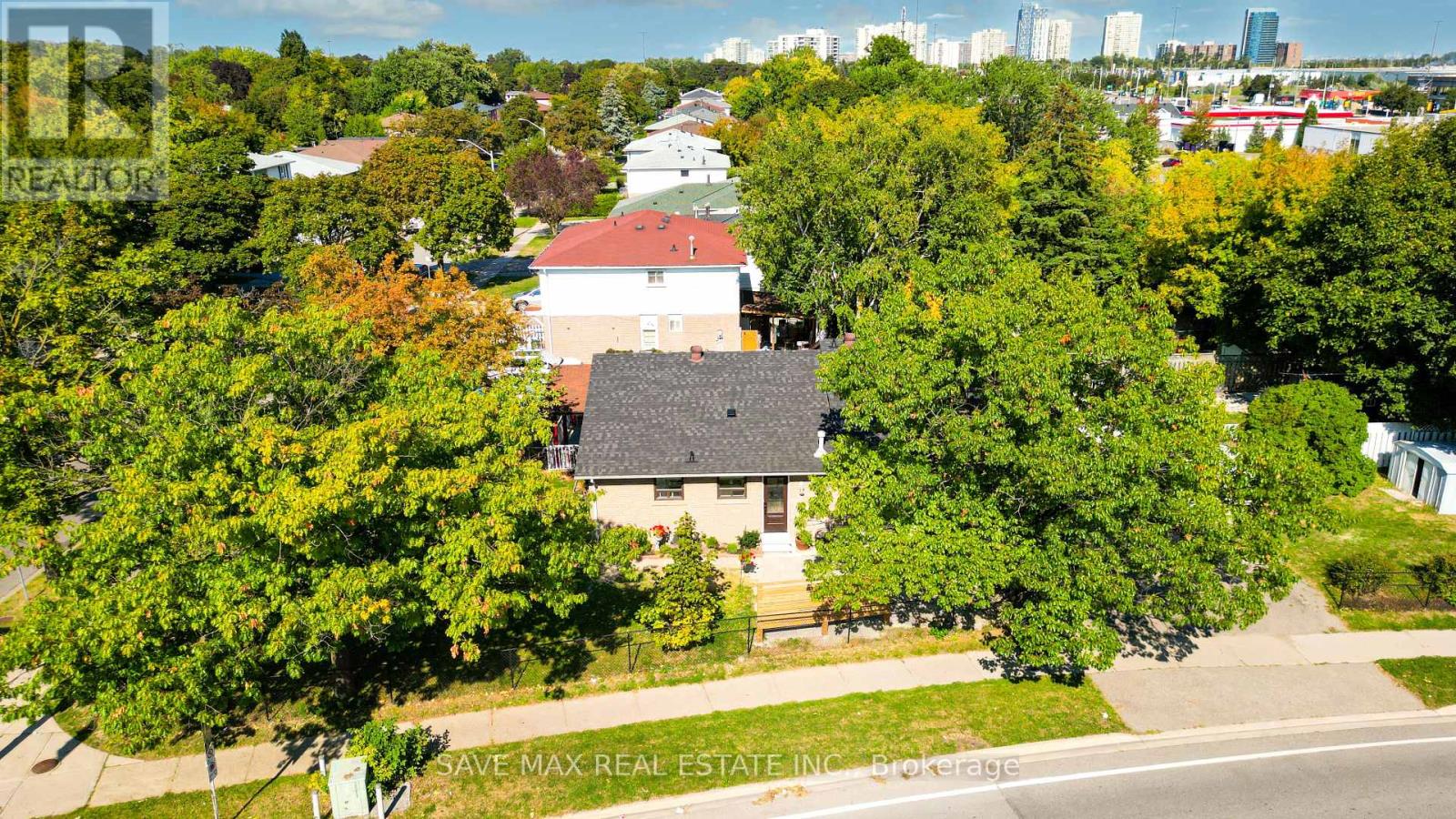 93 Archdekin Drive, Brampton, Ontario  L6V 1Y8 - Photo 1 - W12401651