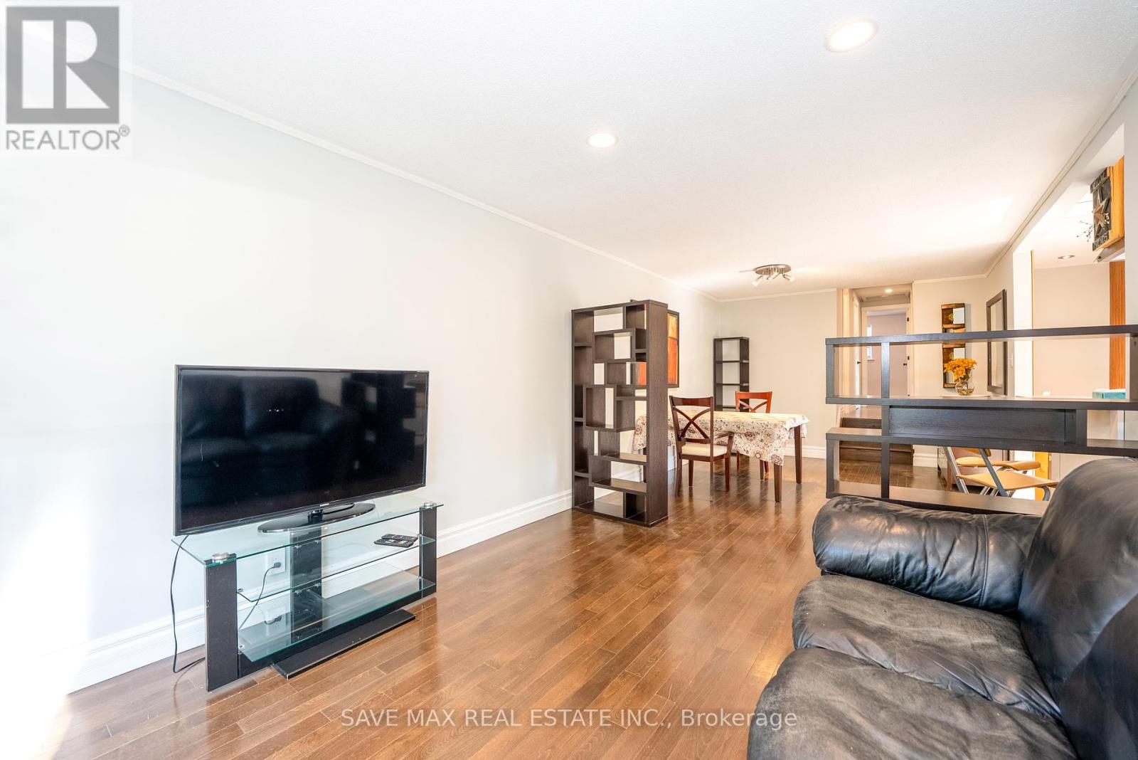 93 Archdekin Drive, Brampton, Ontario  L6V 1Y8 - Photo 11 - W12401651
